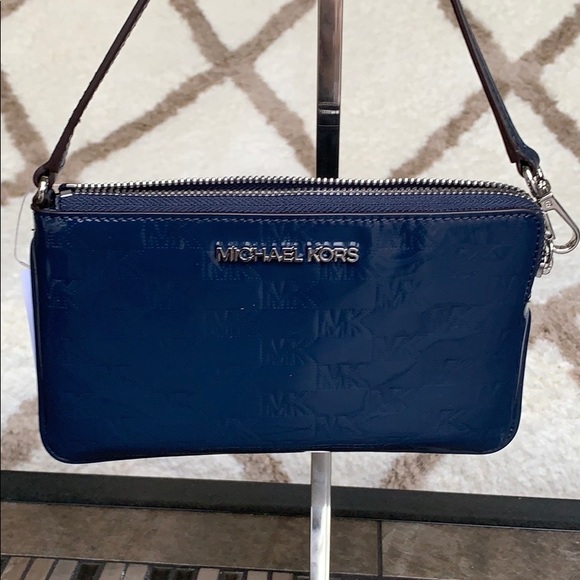 MICHAEL KORS JET SET ITEM LG GUSSET WRISTLET Navy - Picture 12 of 16